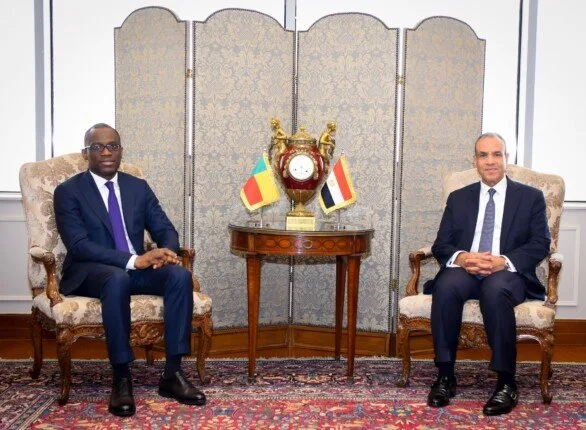 وزير الخارجية يناقش مع نظيره البنيني تعزيز العلاقات الثنائية وزير الخارجية يناقش مع نظيره البنيني تعزيز العلاقات الثنائية