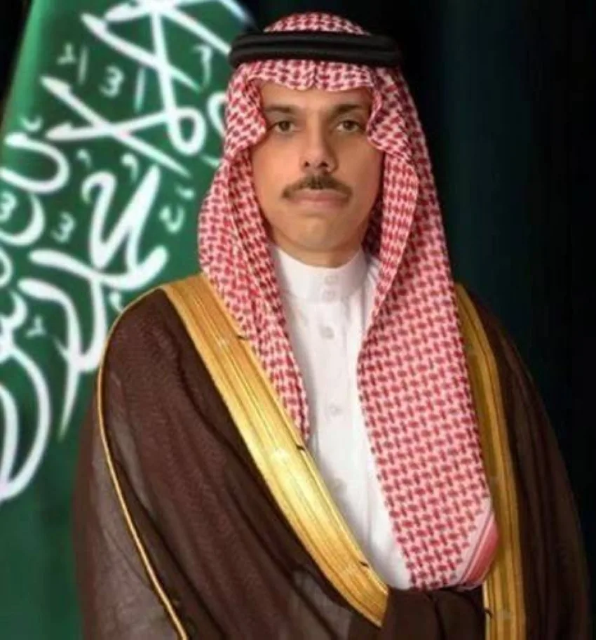 وزير الخارجية يتلقى مكالمة من نظيرته الكندية وزير الخارجية يتلقى مكالمة من نظيرته الكندية