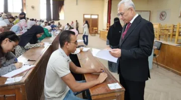 رئيس جامعة المنيا يقوم بزيارة تفقدية لامتحانات كلية الطب البيطري في مدينة المنيا الجديدة