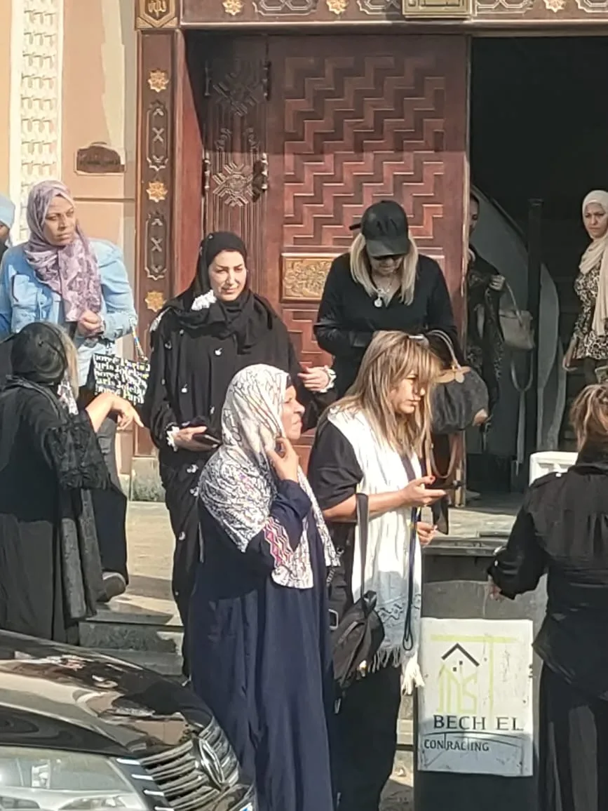 رانيا محمود ياسين تبكي ووفاء عامر تعبر عن حزنها… فنانون يودعون سميحة أيوب رانيا محمود ياسين تبكي ووفاء عامر تعبر عن حزنها… فنانون يودعون سميحة أيوب