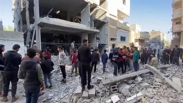 طيران الاحتلال ينفذ هجومًا على دير البلح في قلب قطاع غزة طيران الاحتلال ينفذ هجومًا على دير البلح في قلب قطاع غزة
