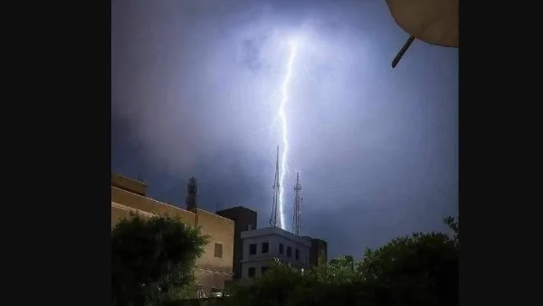 ضوء أزرق فوق سماء الإسكندرية قبل العاصفة.. ما الصلة بمشروع هارب؟ ضوء أزرق فوق سماء الإسكندرية قبل العاصفة.. ما الصلة بمشروع هارب؟
