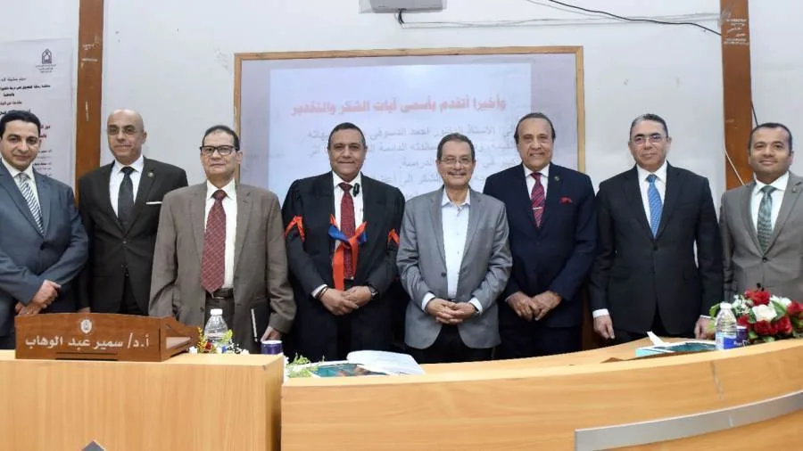 أكاديمية السادات تمنح وكيل وزارة الاستثمار درجة الدكتوراه في “أثر التمكين الإداري على تعزيز كفاءة المؤسسات العامة” أكاديمية السادات تمنح وكيل وزارة الاستثمار درجة الدكتوراه في “أثر التمكين الإداري على تعزيز كفاءة المؤسسات العامة”