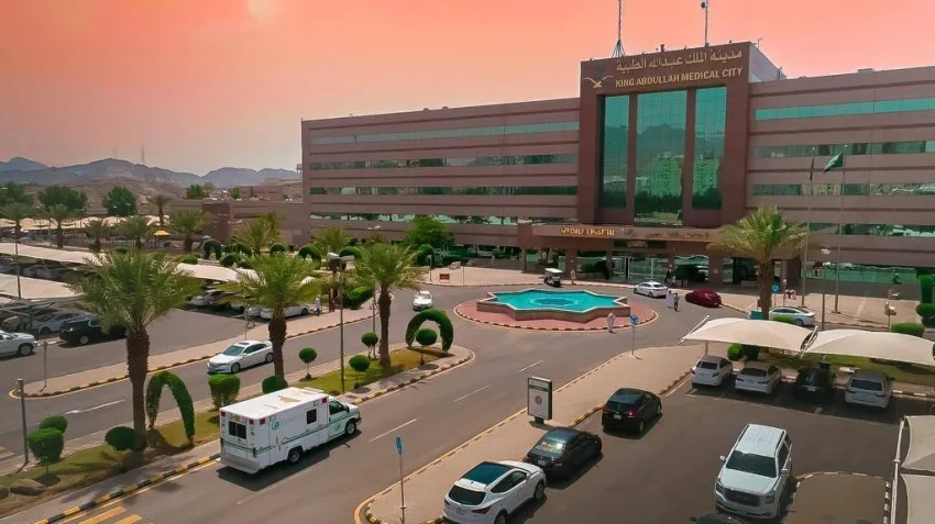 مدينة الملك عبدالله الطبية تستعيد نظر امرأة تركية وتعيد لها الأمل في أداء مناسك الحج مدينة الملك عبدالله الطبية تستعيد نظر امرأة تركية وتعيد لها الأمل في أداء مناسك الحج