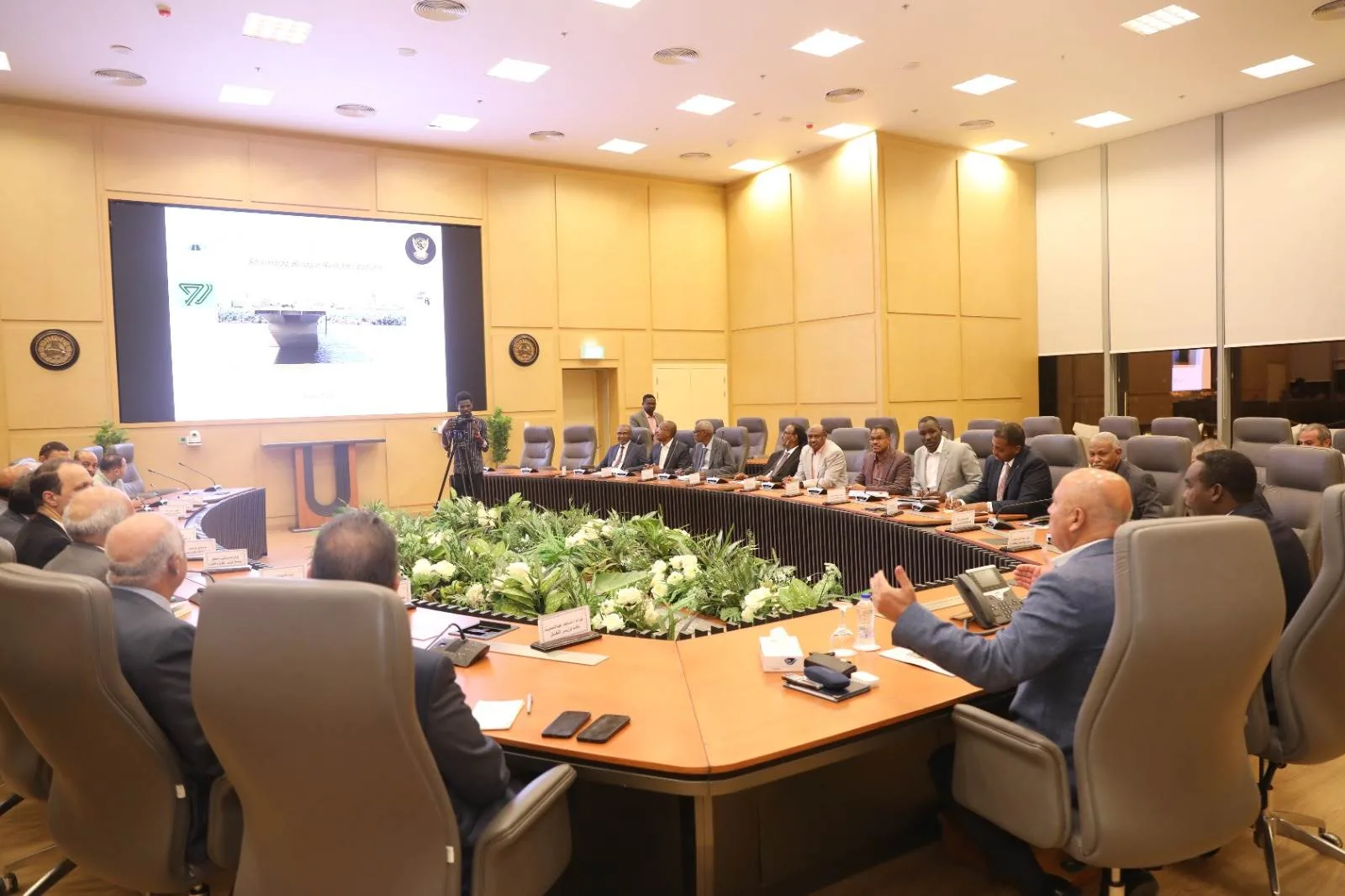 «الوزير» يستعرض فرص التعاون في مجالات النقل المتنوعة «الوزير» يستعرض فرص التعاون في مجالات النقل المتنوعة