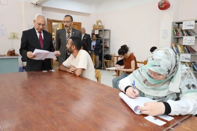 رئيس جامعة المنيا يزور امتحانات كلية الطب البيطري في المنيا الجديدة لضمان توفير بيئة تعليمية مناسبة رئيس جامعة المنيا يزور امتحانات كلية الطب البيطري في المنيا الجديدة لضمان توفير بيئة تعليمية مناسبة