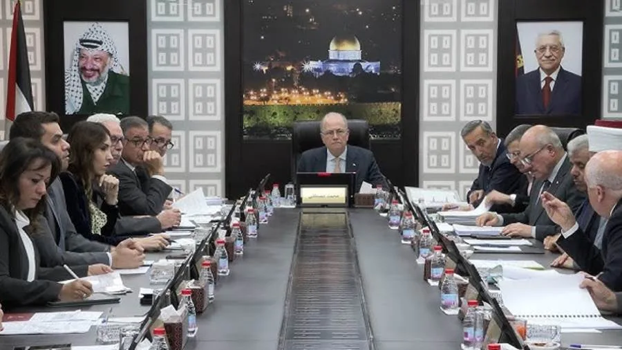 “الحكومة الفلسطينية” تشدد على أهمية التحرك الدولي السريع لإنهاء المجاعة في غزة “الحكومة الفلسطينية” تشدد على أهمية التحرك الدولي السريع لإنهاء المجاعة في غزة