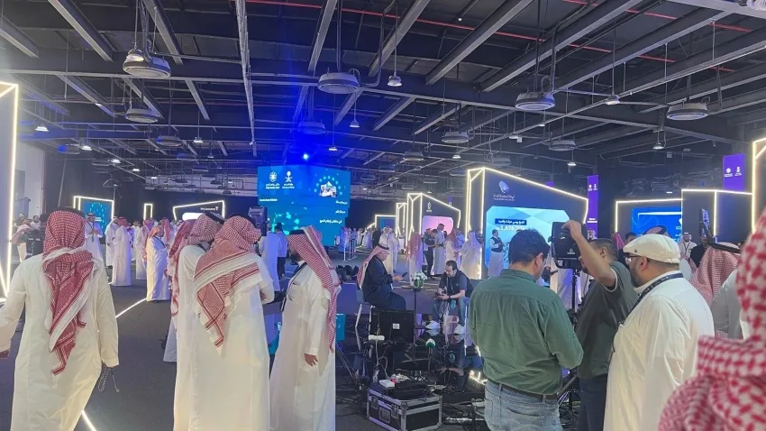صحفيون من مكة يشاركون في مؤتمر الإعلام الخاص بالحج صحفيون من مكة يشاركون في مؤتمر الإعلام الخاص بالحج