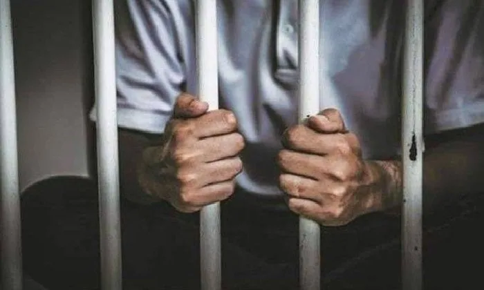 اعتقال صاحب محل اعتدى على طالب في العجوزة اعتقال صاحب محل اعتدى على طالب في العجوزة