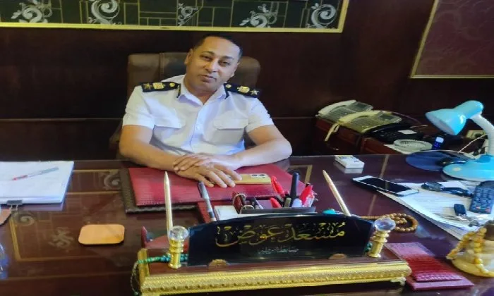 لفتة إنسانية: رئيس قسم شرطة جمصة يدفع ثمن طعام لشاب لم يتمكن من السداد لفتة إنسانية: رئيس قسم شرطة جمصة يدفع ثمن طعام لشاب لم يتمكن من السداد