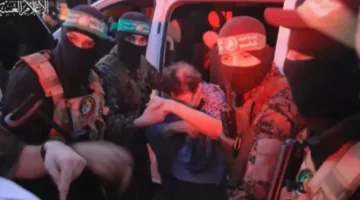 إعلام عبري: إسرائيل قلقة من أن يقع الأسرى في قبضة جهات يصعب التفاوض معها إذا انهارت حركة حماس أو قرر بعض قادتها الانفصال عنها وأخذ الرهائن كوسيلة للضغط.