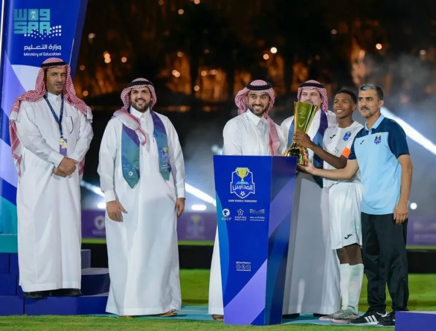 وزير الرياضة يشارك في اختتام النسخة الخامسة من دوري المدارس لكرة القدم وزير الرياضة يشارك في اختتام النسخة الخامسة من دوري المدارس لكرة القدم