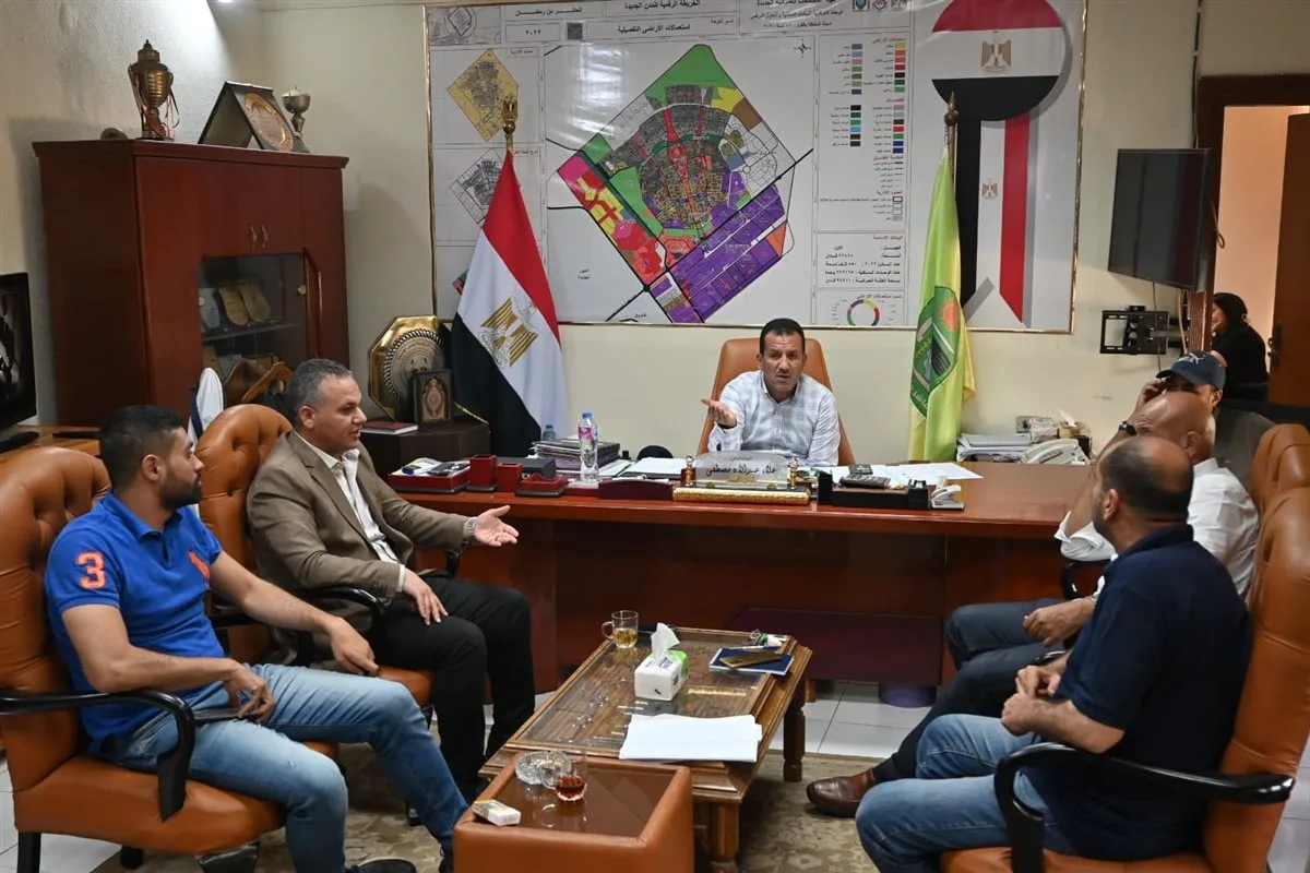 تحسين شبكة الطرق في مدينة العاشر من رمضان (صور) تحسين شبكة الطرق في مدينة العاشر من رمضان (صور)