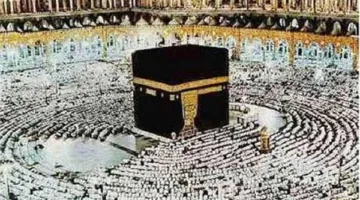 ما الفائدة من الطواف حول الكعبة من الجهة اليسرى؟ أمين الفتوى يوضح (فيديو)