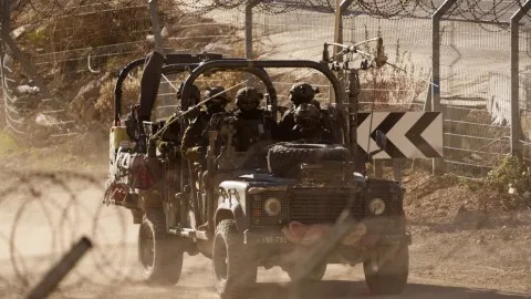 بعد أن تم الحديث عن إطلاق صاروخين نحو الجولان المحتل.. الجيش الإسرائيلي يستهدف عدة مواقع في غرب درعا السورية. بعد أن تم الحديث عن إطلاق صاروخين نحو الجولان المحتل.. الجيش الإسرائيلي يستهدف عدة مواقع في غرب درعا السورية.