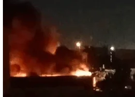 شاهد عيان: النيران تلتهم سوق الخير بأسره وسط فوضى تجار الأكشاك في الشروق | فيديو