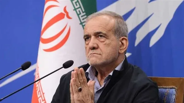 الرئيس الإيراني: إيران لن تستسلم للضغوط الأمريكية لإلغاء برنامجها النووي الرئيس الإيراني: إيران لن تستسلم للضغوط الأمريكية لإلغاء برنامجها النووي