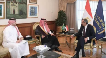 السفير الحصيني يجتمع مع وزير الاتصالات وتكنولوجيا المعلومات