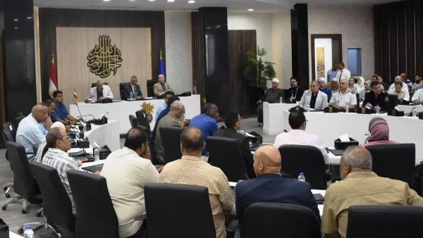 أسوان على مدار 24 ساعة: تحضيرات لعيد الأضحى، ضمان التأمين الصحي الشامل، مواجهة التعديات، ومتابعة نتائج الشهادة الإعدادية. أسوان على مدار 24 ساعة: تحضيرات لعيد الأضحى، ضمان التأمين الصحي الشامل، مواجهة التعديات، ومتابعة نتائج الشهادة الإعدادية.