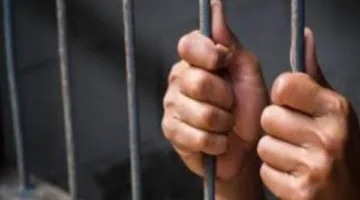 احتجاز مالك مطبعة ومصادرة 43 ألف نسخة تجارية غير مرخصة | التفاصيل