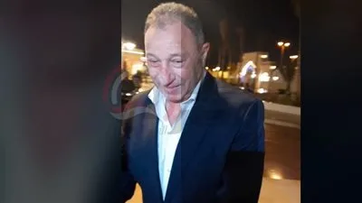 محمود الخطيب، رئيس النادي الأهلي، يشارك في عزاء والدة عمرو الجنايني، عضو لجنة التخطيط في الزمالك (فيديو) محمود الخطيب، رئيس النادي الأهلي، يشارك في عزاء والدة عمرو الجنايني، عضو لجنة التخطيط في الزمالك (فيديو)