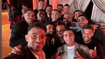 قبل انطلاق كأس العالم للأندية: طاهر محمد طاهر لاعب الأهلي يحتفل بزفافه بحضور نجوم كرة القدم (صور) قبل انطلاق كأس العالم للأندية: طاهر محمد طاهر لاعب الأهلي يحتفل بزفافه بحضور نجوم كرة القدم (صور)