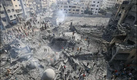 إعلام إسرائيلي: سماع دوي انفجارات هائلة لتدمير مباني في غزة باستخدام أطنان من المتفجرات، تصل أصداؤها حتى وسط إسرائيل إعلام إسرائيلي: سماع دوي انفجارات هائلة لتدمير مباني في غزة باستخدام أطنان من المتفجرات، تصل أصداؤها حتى وسط إسرائيل