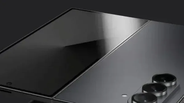 تسريب يكشف عن تطوير الشحن اللاسلكي في Galaxy Z Fold 7 تسريب يكشف عن تطوير الشحن اللاسلكي في Galaxy Z Fold 7
