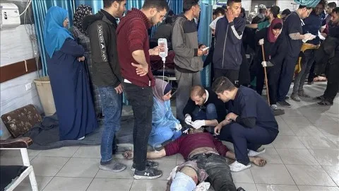 جراح مغربي يعود من غزة متأثراً: الإصابات بين الفلسطينيين تفوق كل تصور. جراح مغربي يعود من غزة متأثراً: الإصابات بين الفلسطينيين تفوق كل تصور.