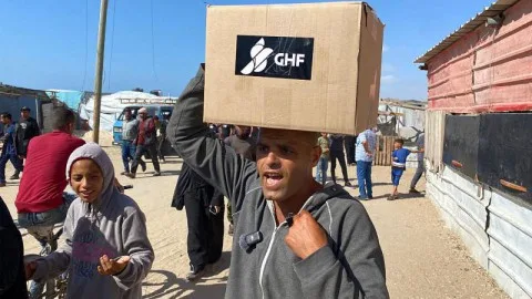 مراكز توزيع “المساعدات” المدعومة من أمريكا وإسرائيل في غزة لن تعاود العمل يوم الأربعاء. مراكز توزيع “المساعدات” المدعومة من أمريكا وإسرائيل في غزة لن تعاود العمل يوم الأربعاء.