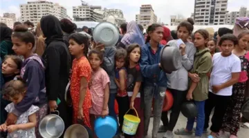 “القتل بالرصاص أو الموت جوعًا”: تفاصيل حظر المساعدات عن سكان غزة