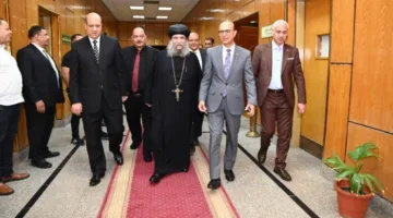 رئيس جامعة أسيوط يلتقي قادة الكنائس للاحتفال بعيد الأضحى المبارك