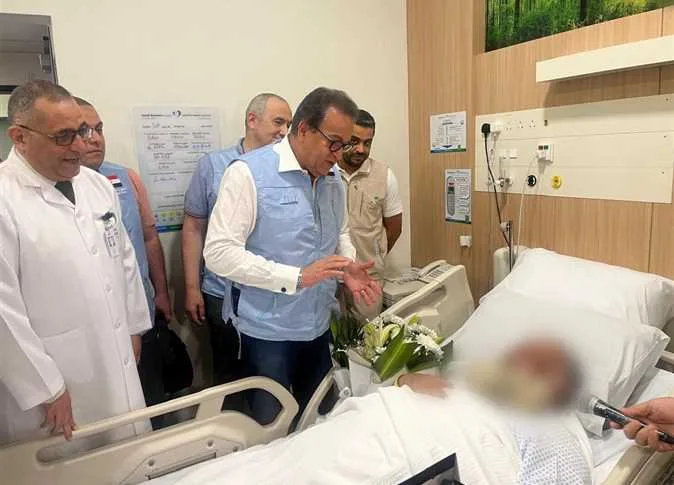 وزير الصحة يلتقي برئيس البعثة الطبية للحج عند وصوله إلى الأراضي المقدسة وزير الصحة يلتقي برئيس البعثة الطبية للحج عند وصوله إلى الأراضي المقدسة