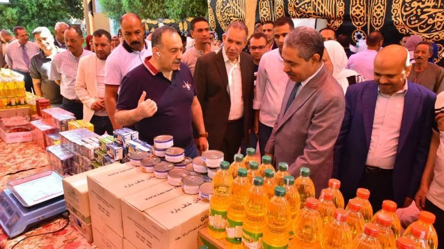 محافظ أسيوط يطلق معرض “اليوم الواحد” لبيع السلع الأساسية بأسعار مخفضة تصل إلى 30% محافظ أسيوط يطلق معرض “اليوم الواحد” لبيع السلع الأساسية بأسعار مخفضة تصل إلى 30%