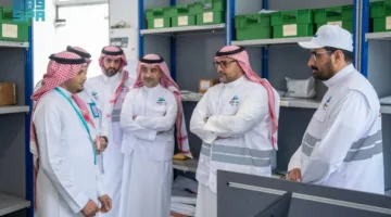 رئيس مؤسسة البريد السعودي يقوم بزيارة لمتابعة استعدادات سبل لموسم الحج 1446هـ