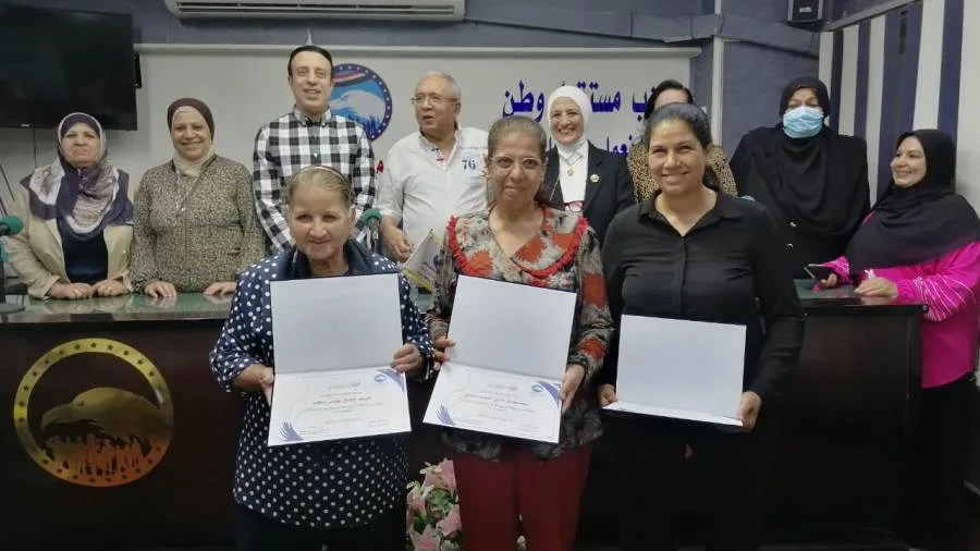 أمانة المرأة بمحافظة أسيوط تكرّم الأمهات المثاليات من المسيحيين وتوزّع عليهن أجهزة عرائس (هدية من الرئيس) أمانة المرأة بمحافظة أسيوط تكرّم الأمهات المثاليات من المسيحيين وتوزّع عليهن أجهزة عرائس (هدية من الرئيس)