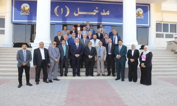 رئيس جامعة جنوب الوادي يلتقي بنقيب المحامين رئيس جامعة جنوب الوادي يلتقي بنقيب المحامين