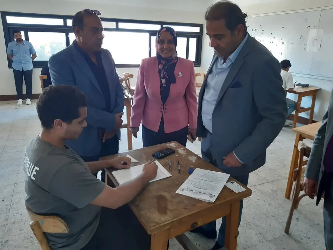 rewrite this title in other words: رئيس جامعة بورسعيد يتفقد سير أعمال الامتحانات بالكليات rewrite this title in other words: رئيس جامعة بورسعيد يتفقد سير أعمال الامتحانات بالكليات