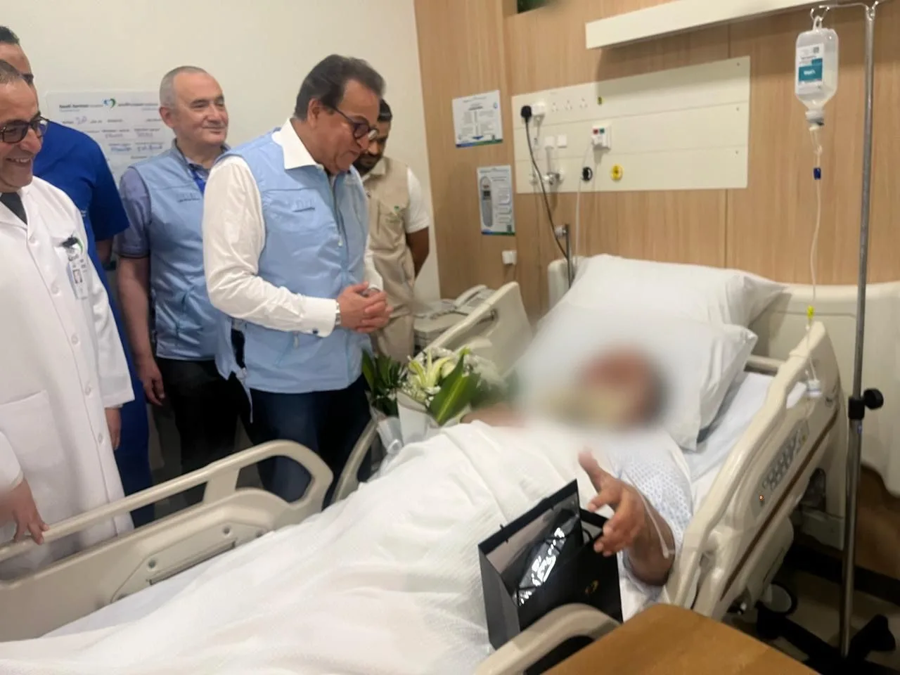 وزير الصحة للحجاج في عيادات البعثة الطبية: خدمتكم شرفٌ عظيم لنا وزير الصحة للحجاج في عيادات البعثة الطبية: خدمتكم شرفٌ عظيم لنا