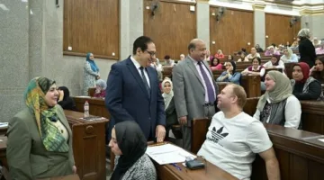 رئيس جامعة القاهرة يزور كليات لمتابعة سير الامتحانات