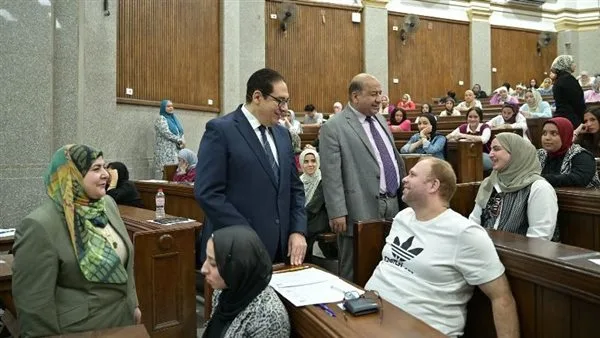 رئيس جامعة القاهرة يزور كليات لمتابعة سير الامتحانات رئيس جامعة القاهرة يزور كليات لمتابعة سير الامتحانات