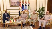 وزير الدفاع يلتقي نظيره البنيني لبحث سبل التعاون