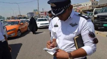 في ميسان.. شرطي مرور يهاجم مسن والمديرية تأمر باعتقاله (فيديو)