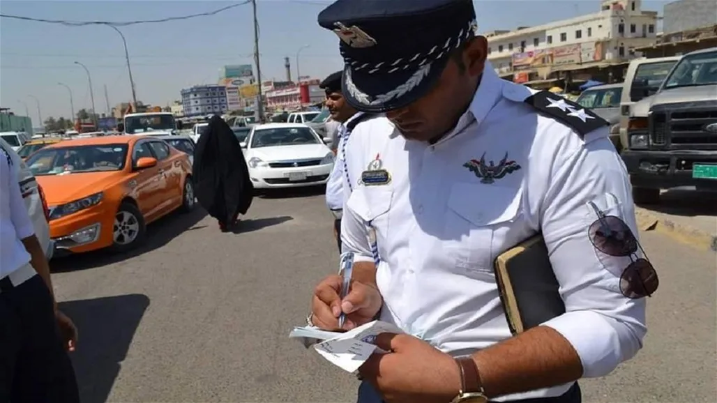 في ميسان.. شرطي مرور يهاجم مسن والمديرية تأمر باعتقاله (فيديو) في ميسان.. شرطي مرور يهاجم مسن والمديرية تأمر باعتقاله (فيديو)