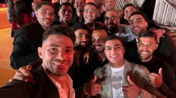 صورة تكشف الكثير.. مصطفى محمد مع لاعبي الأهلي خلال احتفال طاهر محمد