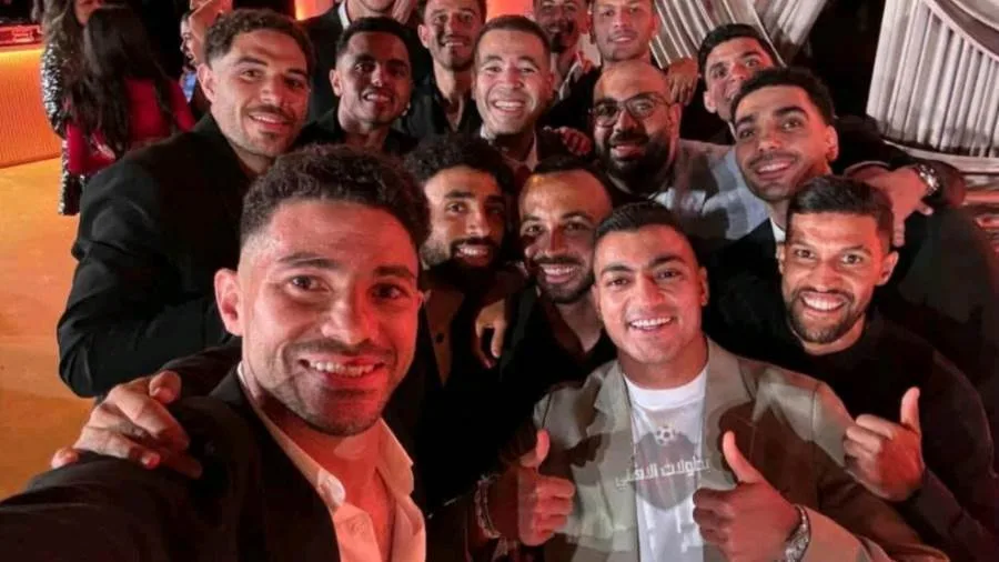 صورة تكشف الكثير.. مصطفى محمد مع لاعبي الأهلي خلال احتفال طاهر محمد صورة تكشف الكثير.. مصطفى محمد مع لاعبي الأهلي خلال احتفال طاهر محمد