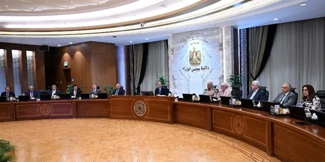 رئيس الوزراء يدعو إلى التعاون مع القطاع الخاص في إدارة وتشغيل المصانع الحديثة. رئيس الوزراء يدعو إلى التعاون مع القطاع الخاص في إدارة وتشغيل المصانع الحديثة.