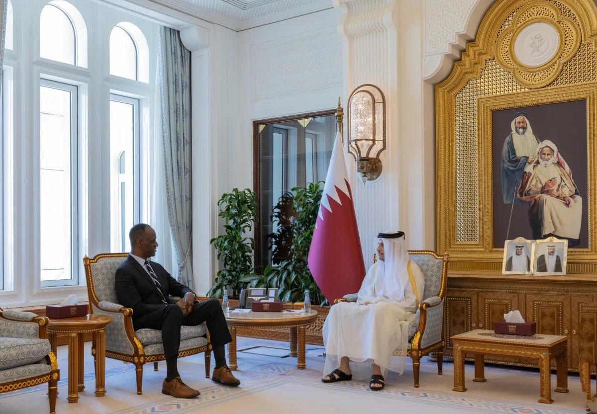 رئيس الحكومة ووزير الخارجية يودع السفير الأمريكي. رئيس الحكومة ووزير الخارجية يودع السفير الأمريكي.