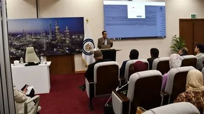 ثماني شاشات وخمس جهات في ورشة نفطية لتعزيز نظام إدارة الأصول إلكترونيًا. ثماني شاشات وخمس جهات في ورشة نفطية لتعزيز نظام إدارة الأصول إلكترونيًا.