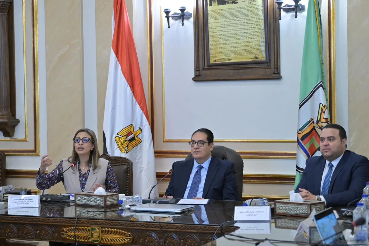 رئيس جامعة القاهرة: الحفاظ على الهوية البصرية يعكس تاريخ الجامعة العريق رئيس جامعة القاهرة: الحفاظ على الهوية البصرية يعكس تاريخ الجامعة العريق
